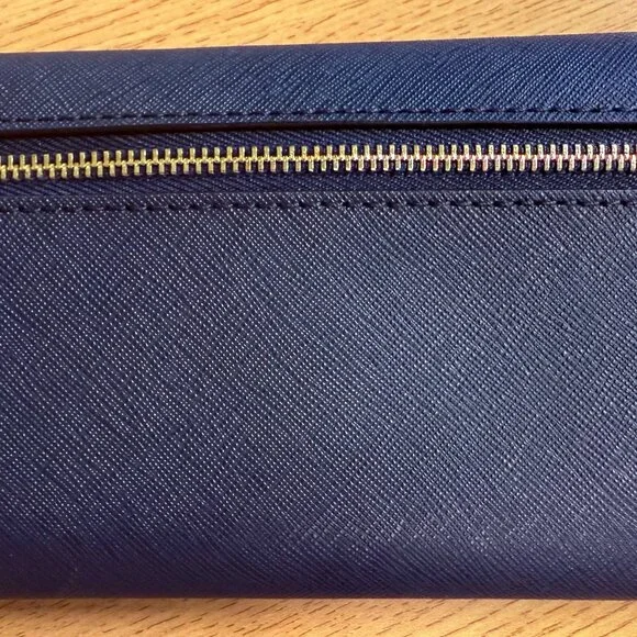 Michael Kors Trifold Wallet - Picture 2 of 4